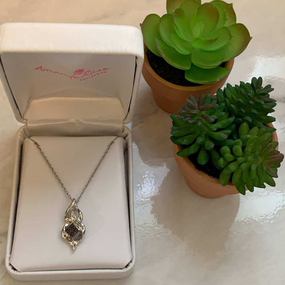 💎 diamond and black diamond necklace brand new!